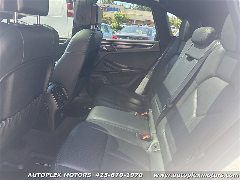 Used 2017 Porsche Macan AWD/4WD image 17
