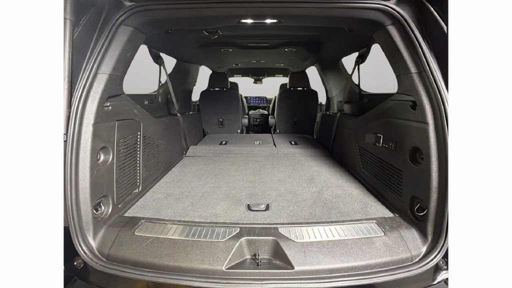 Used 2026 Chevrolet Suburban Premier AWD/4WD image 32
