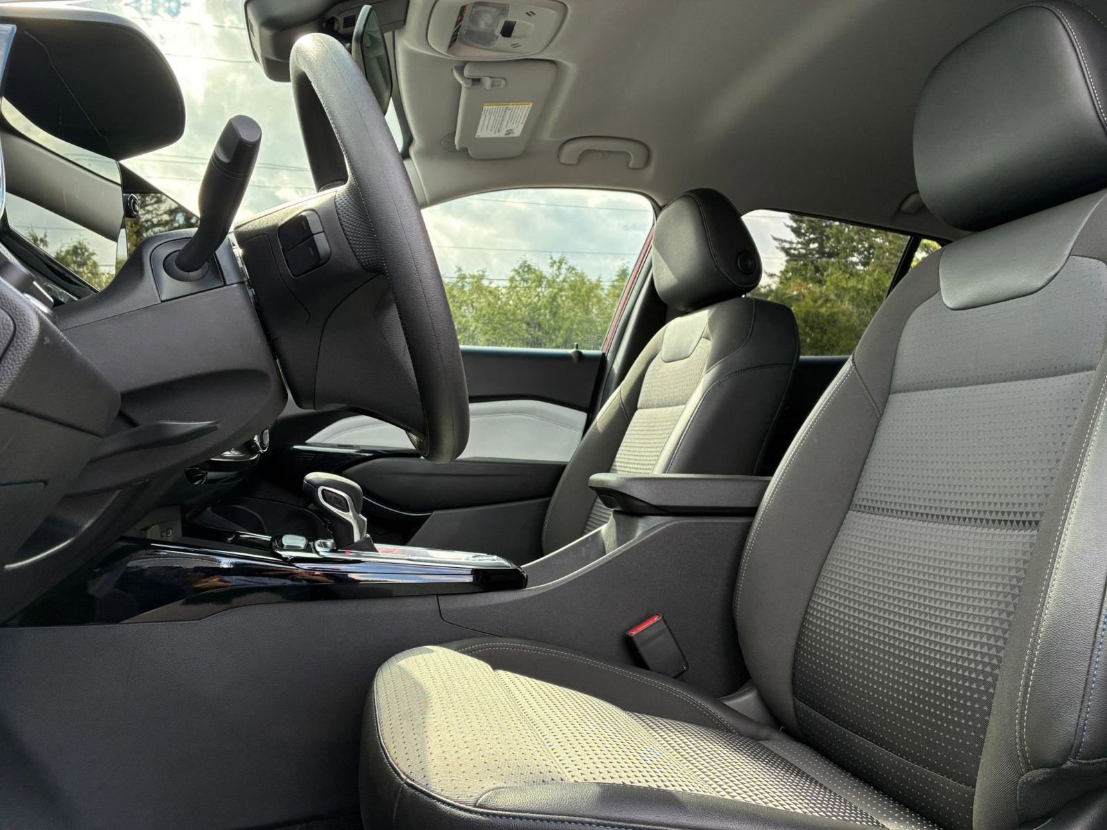 Used 2025 Chevrolet Trax LT FWD image 25
