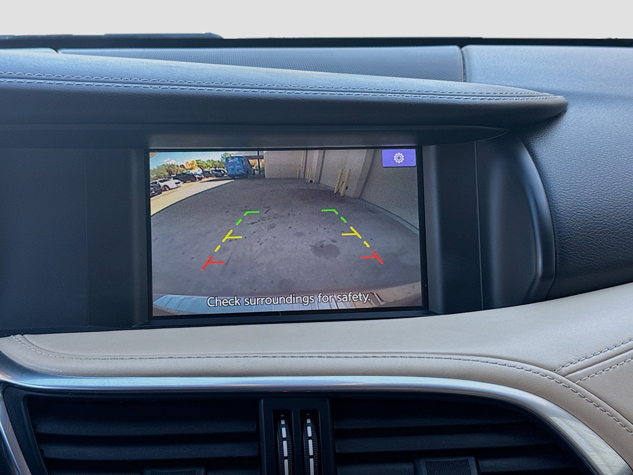 Used 2017 INFINITI QX30 Premium w/ Navigation Package image 13