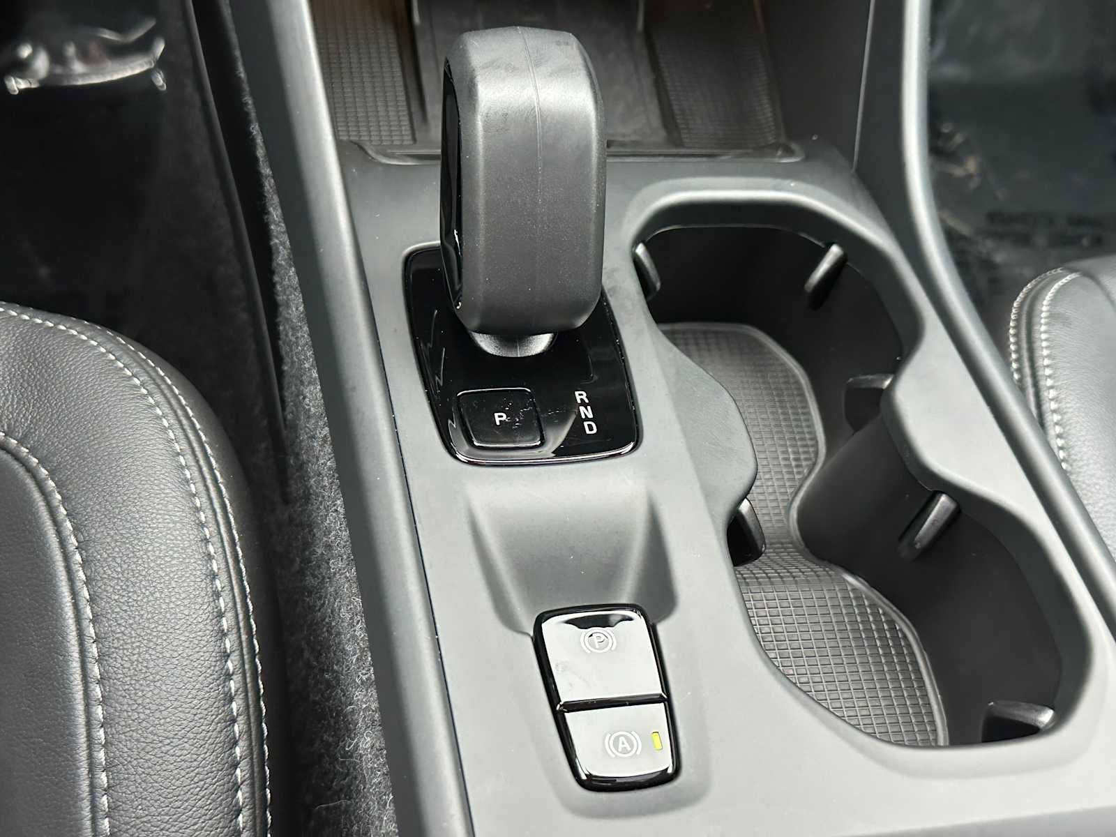 Used 2025 Volvo XC40 B5 Core w/ Protection Package Premier image 30