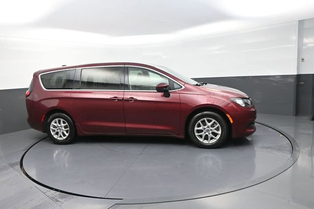 Used 2022 Chrysler Voyager LX FWD image 55