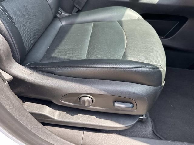 Used 2023 GMC Terrain SLT w/ Infotainment Package II image 14