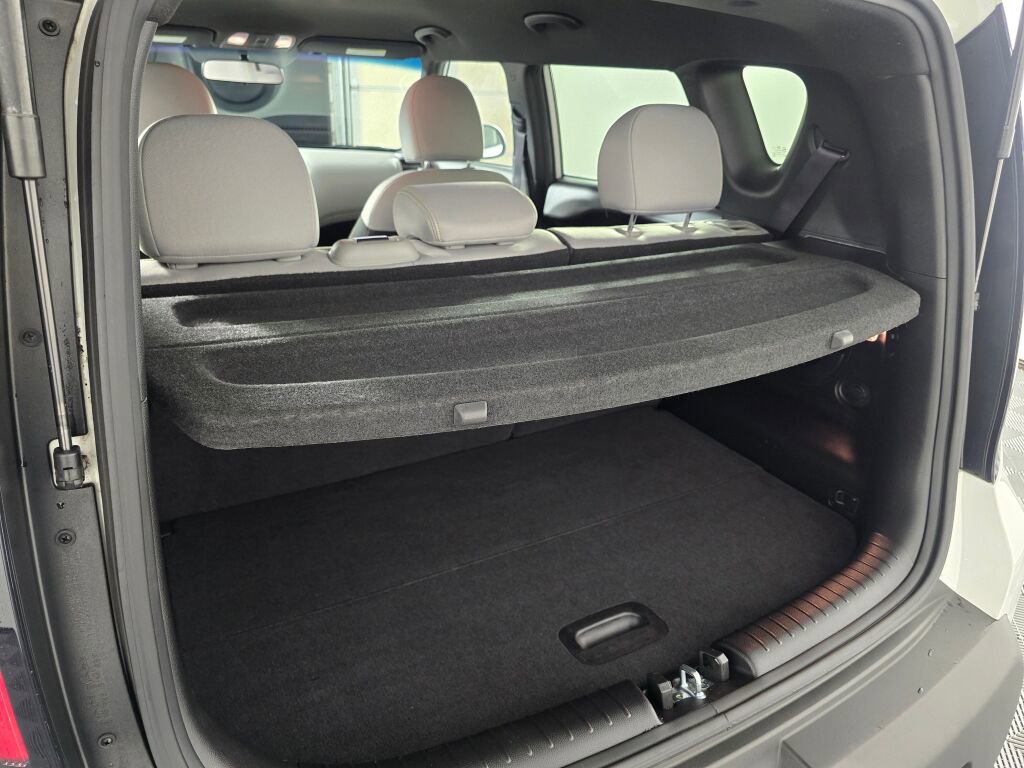 Used 2015 Kia Soul + image 17