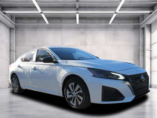Used 2024 Nissan Altima 2.5 S image 1