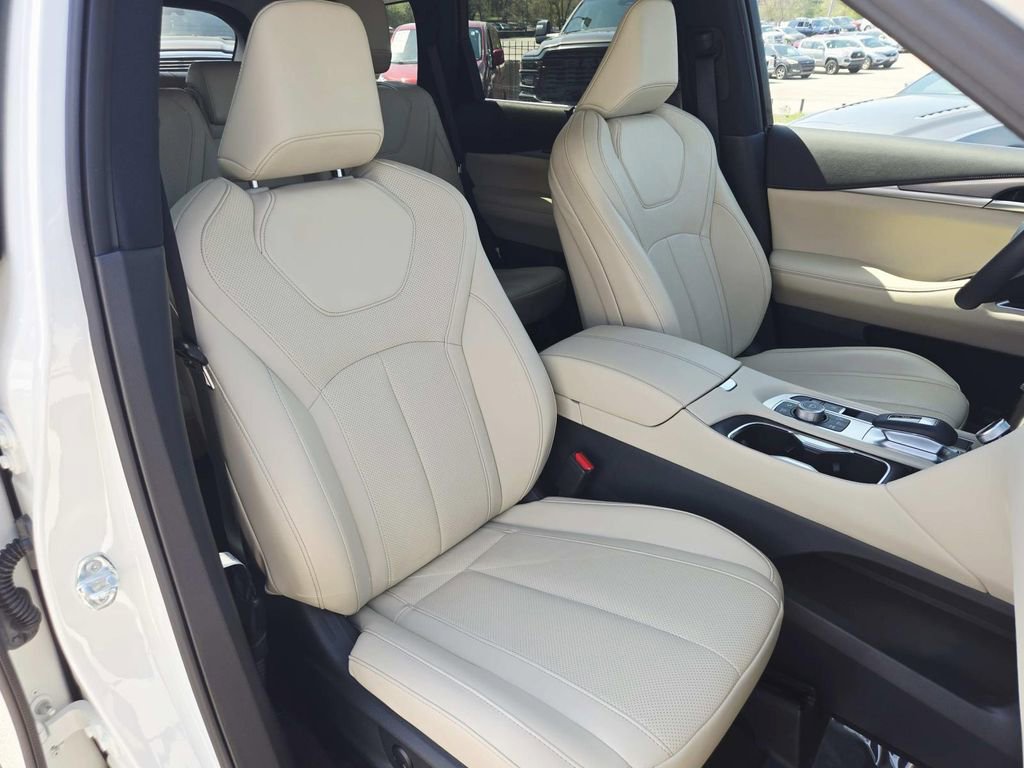 Used 2025 INFINITI QX60 Luxe w/ Vision Package AWD/4WD image 18