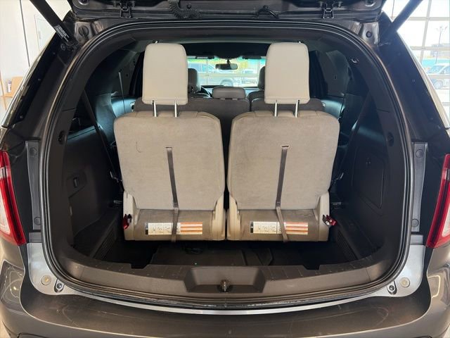 Used 2015 Ford Explorer XLT w/ Equipment Group 202B FWD image 9