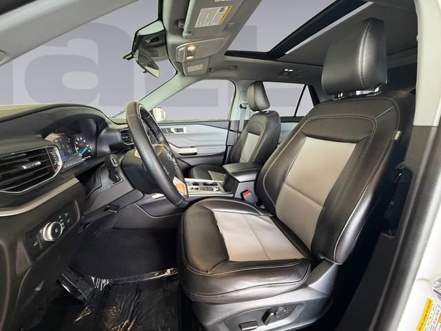Used 2022 Ford Explorer XLT w/ Equipment Group 202A AWD/4WD image 10