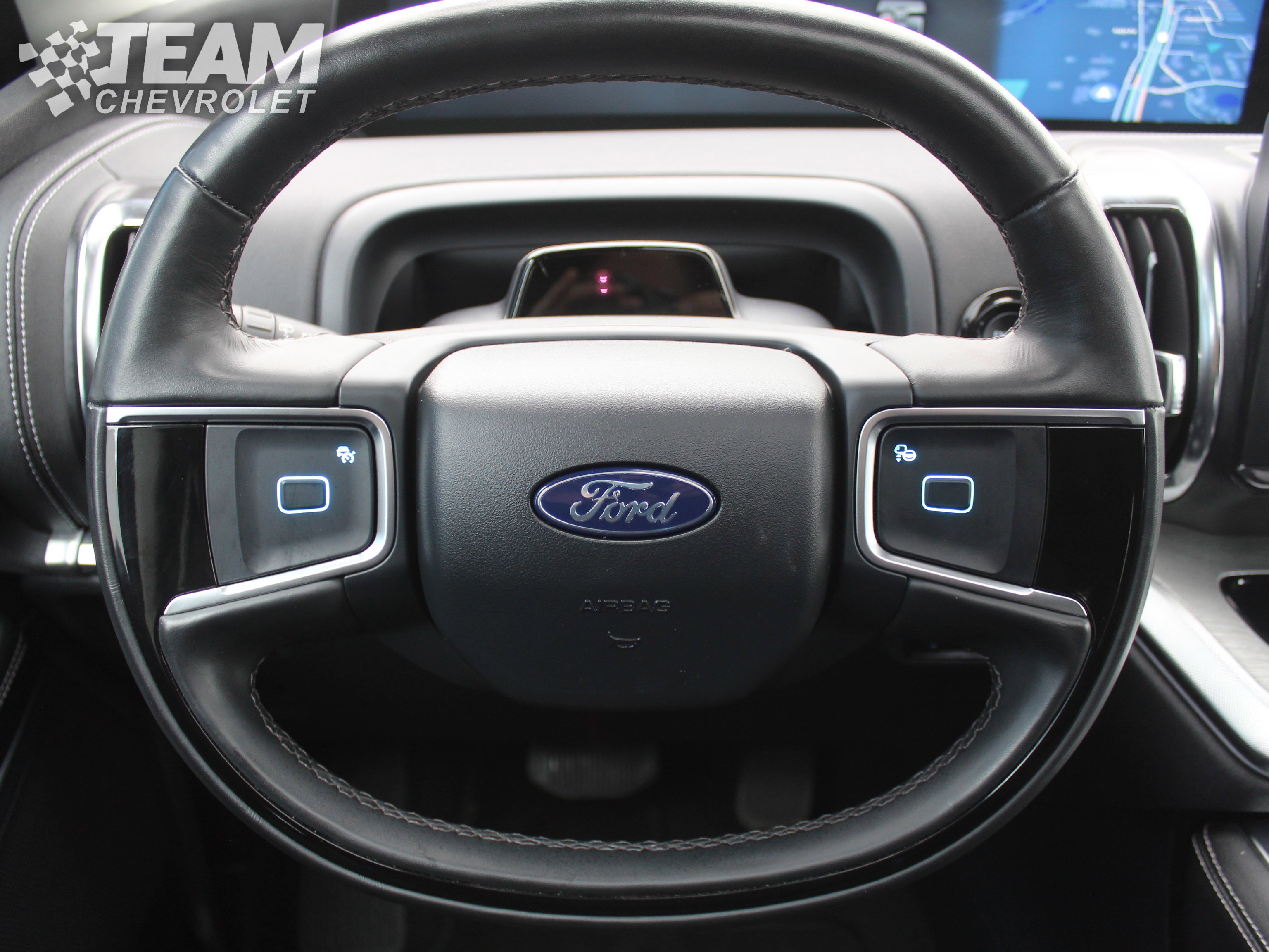 Used 2025 Ford Expedition Platinum w/ Driver's Package AWD/4WD image 15