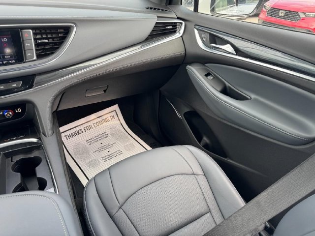 Used 2023 Buick Enclave Essence AWD/4WD image 21