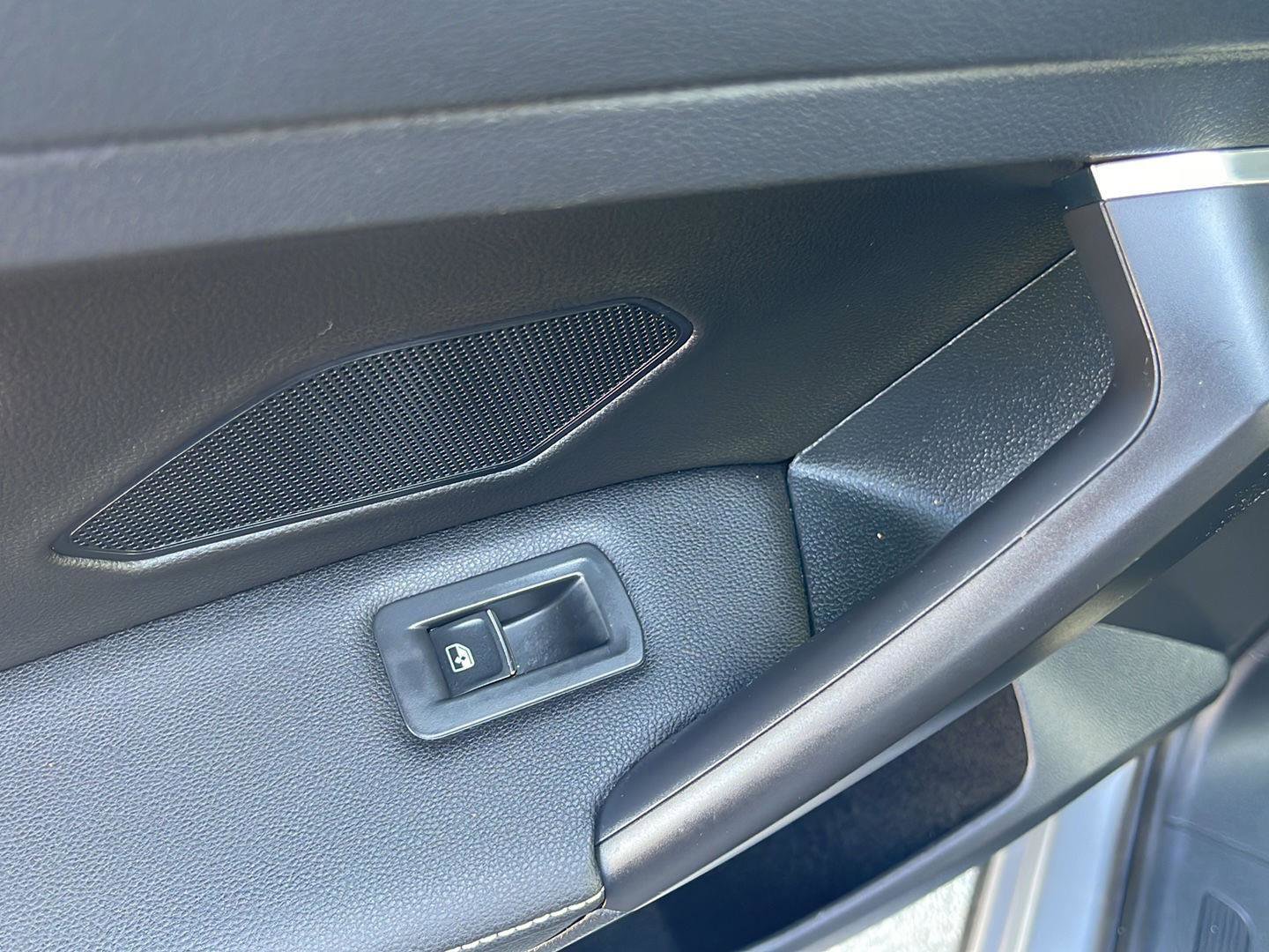 Used 2023 Volkswagen Tiguan SE R-Line image 13