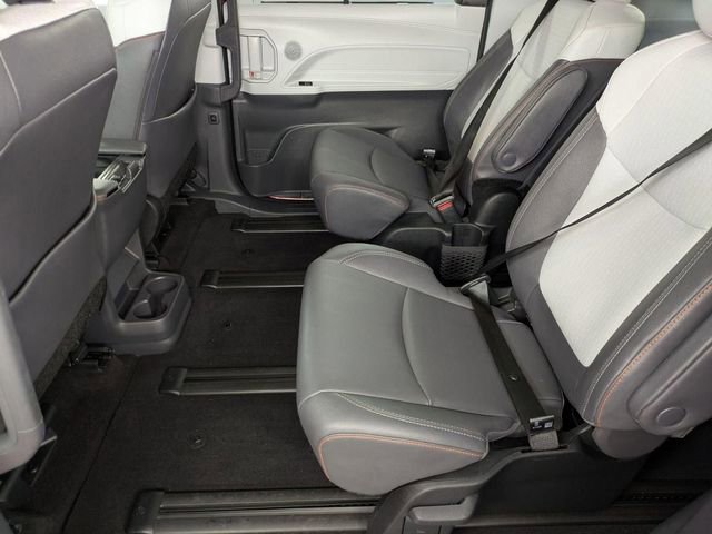 Used 2023 Toyota Sienna XSE FWD image 26