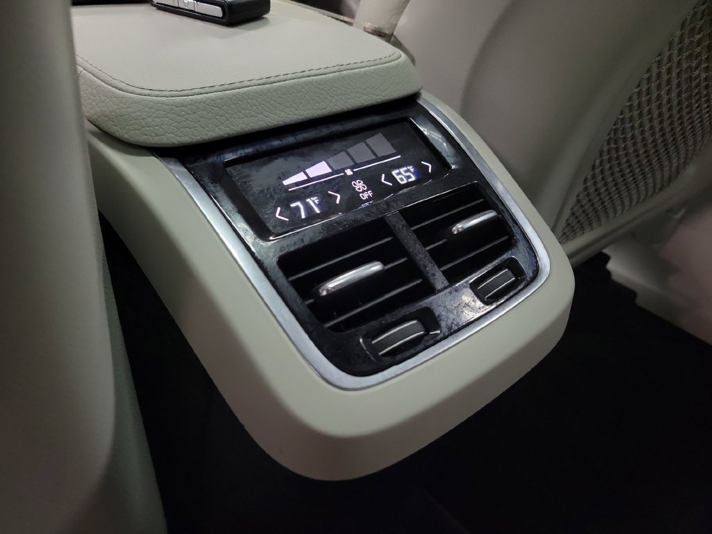 Used 2017 Volvo XC90 T6 Momentum w/ Vision Package AWD/4WD image 31