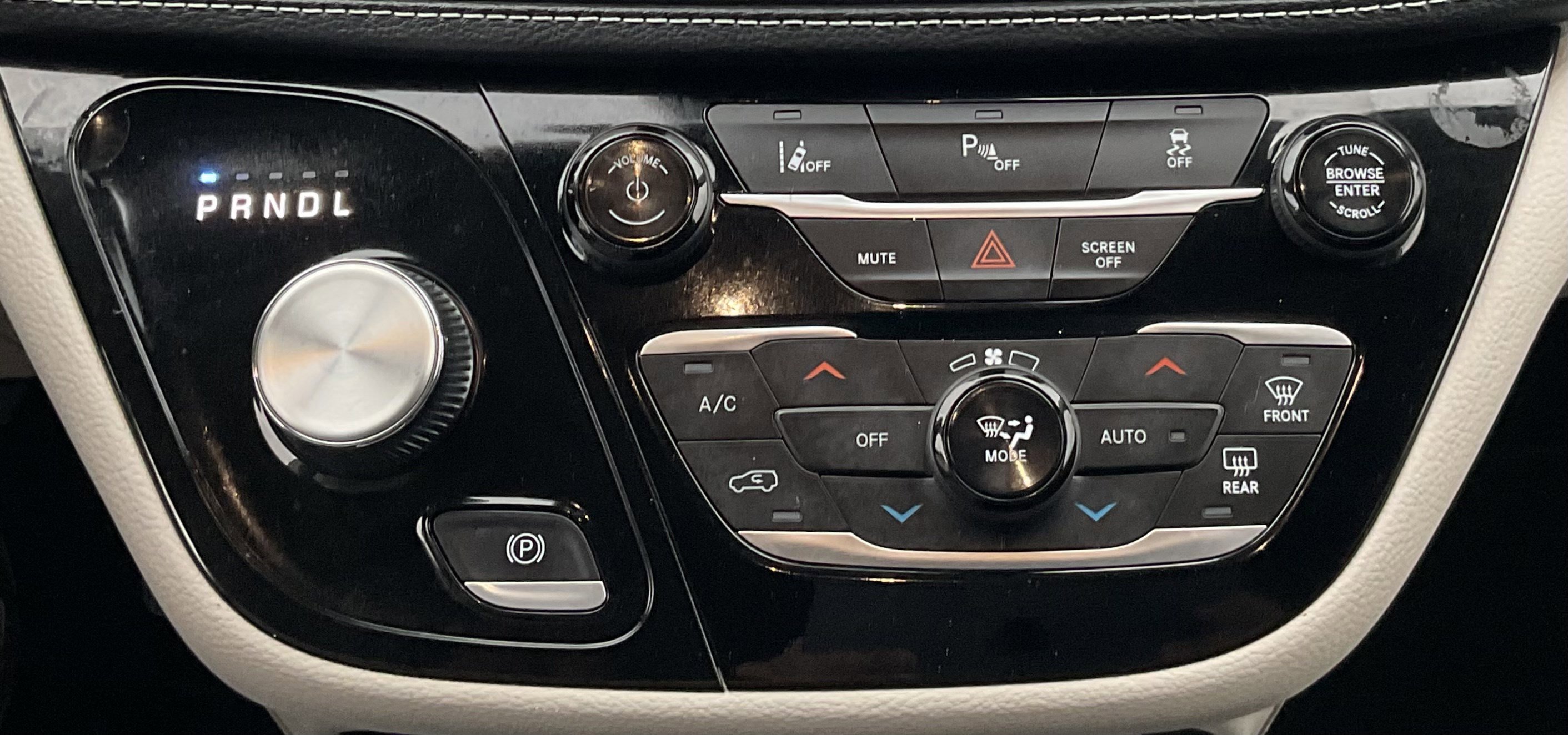 Used 2024 Chrysler Pacifica Select FWD image 19
