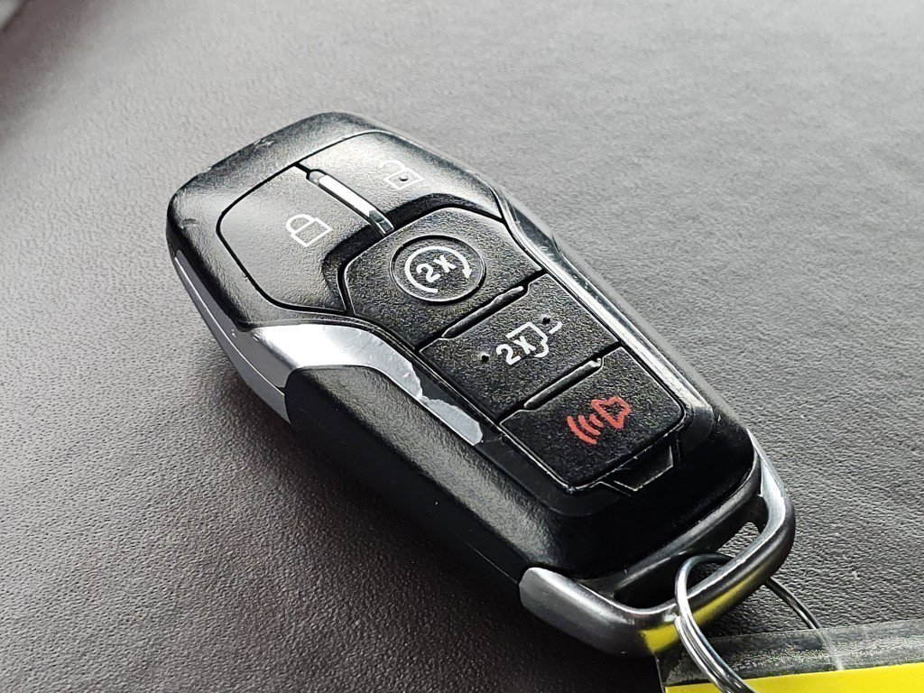 Used 2015 Ford F150 Platinum w/ Equipment Group 701A Luxury image 34