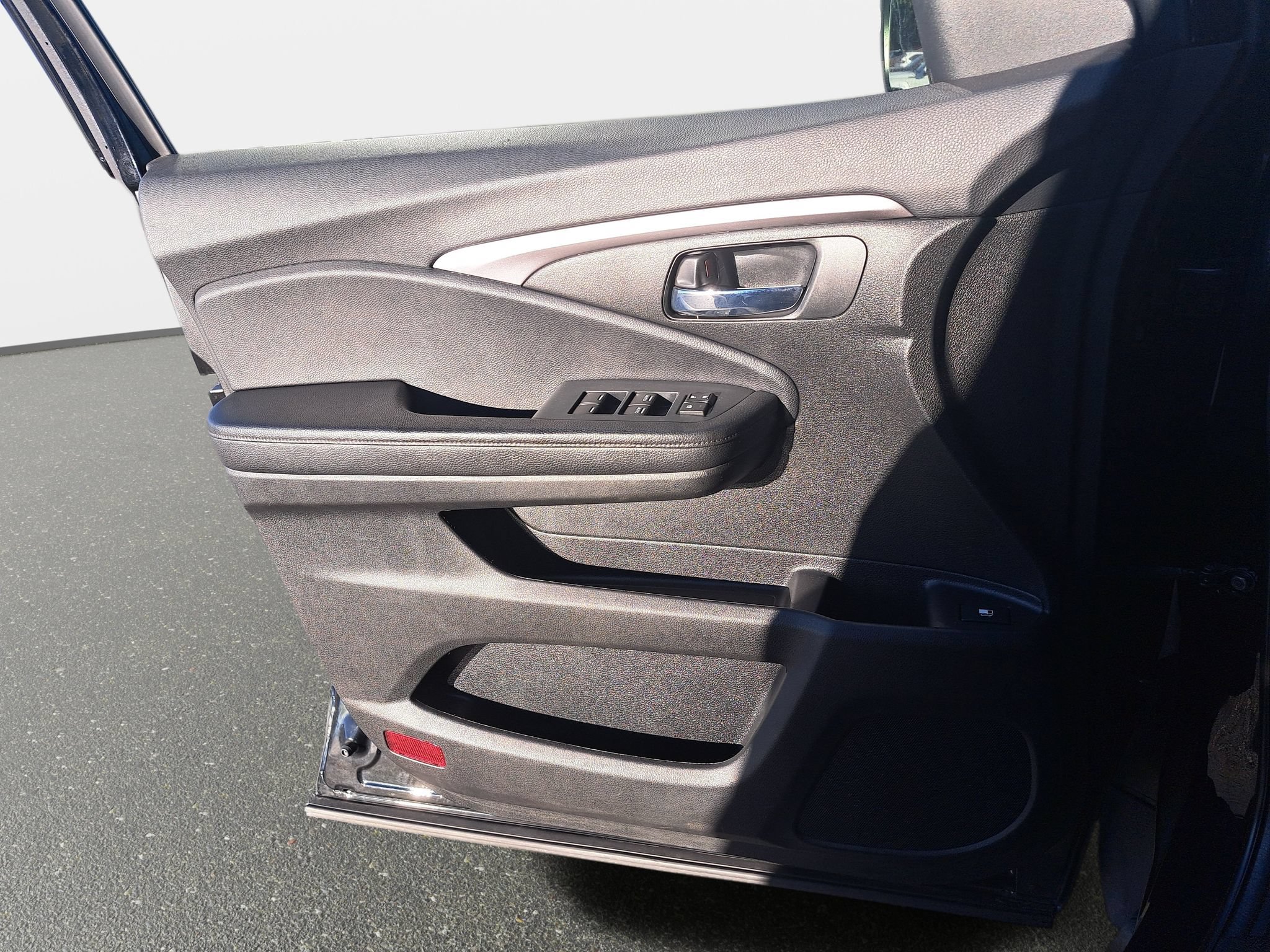 Used 2020 Honda Pilot LX image 25
