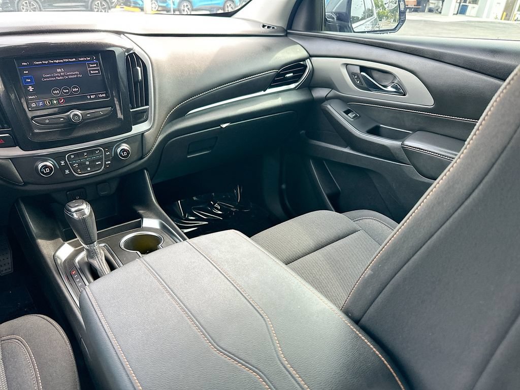 Used 2020 Chevrolet Traverse LT FWD image 21