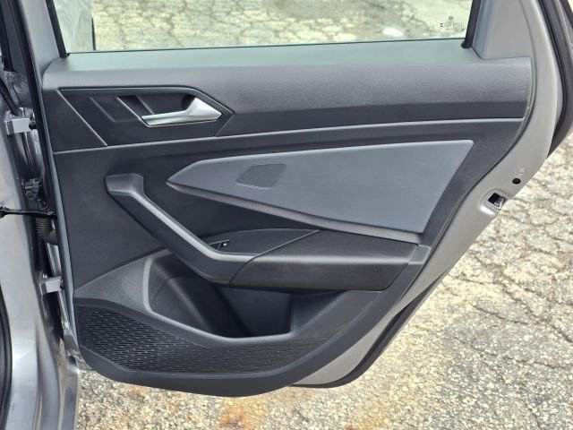 Used 2025 Volkswagen Jetta SE image 14