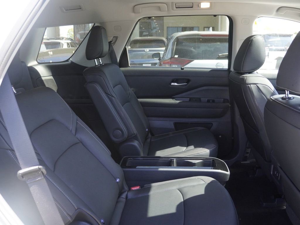 New 2026 Nissan Pathfinder SL w/ SL Premium Package AWD/4WD image 19