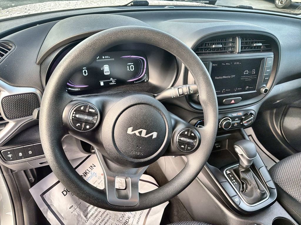 Used 2025 Kia Soul LX w/ LX Technology Package FWD image 14