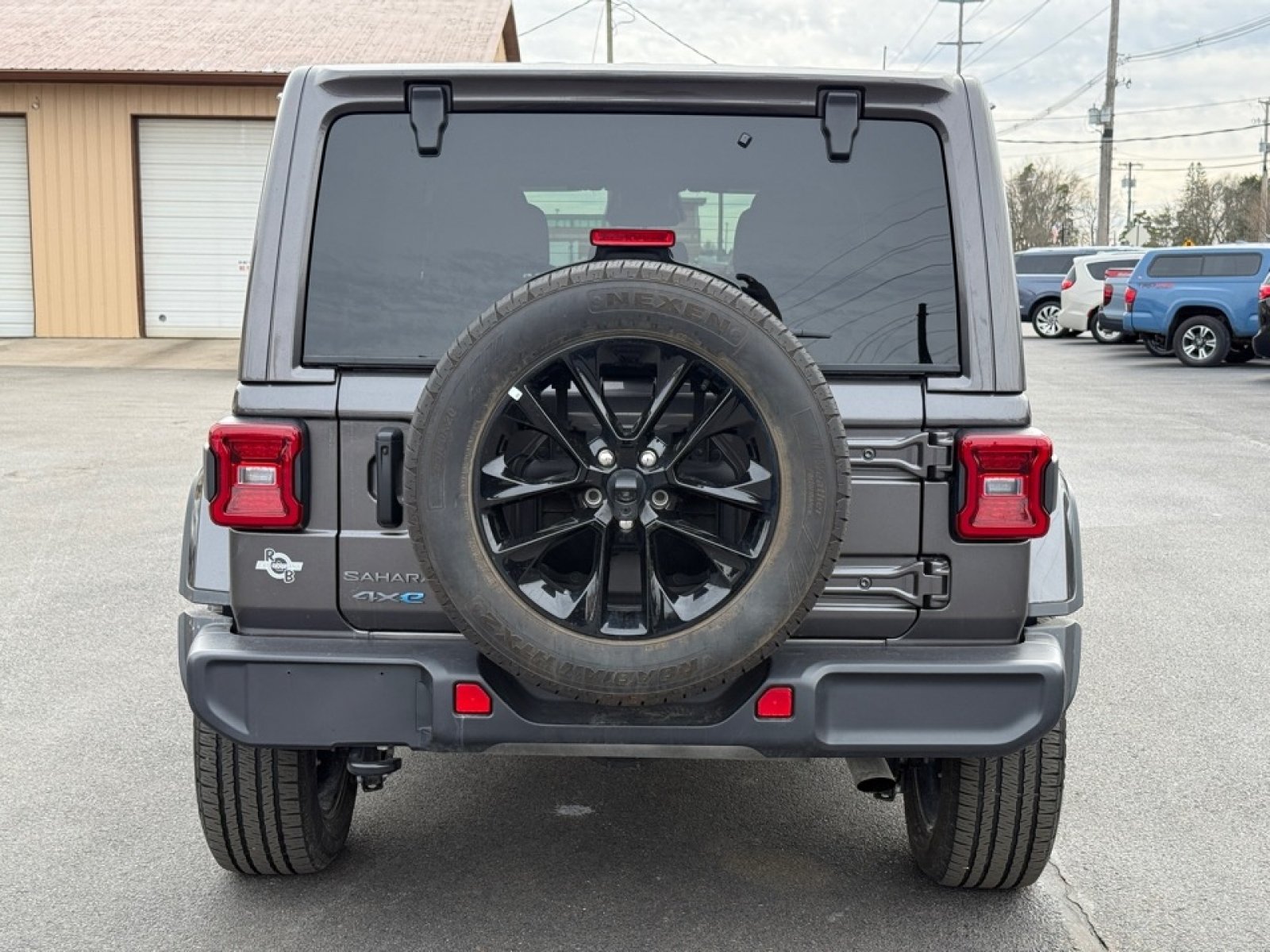 Used 2025 Jeep Wrangler Unlimited Sahara AWD/4WD image 7