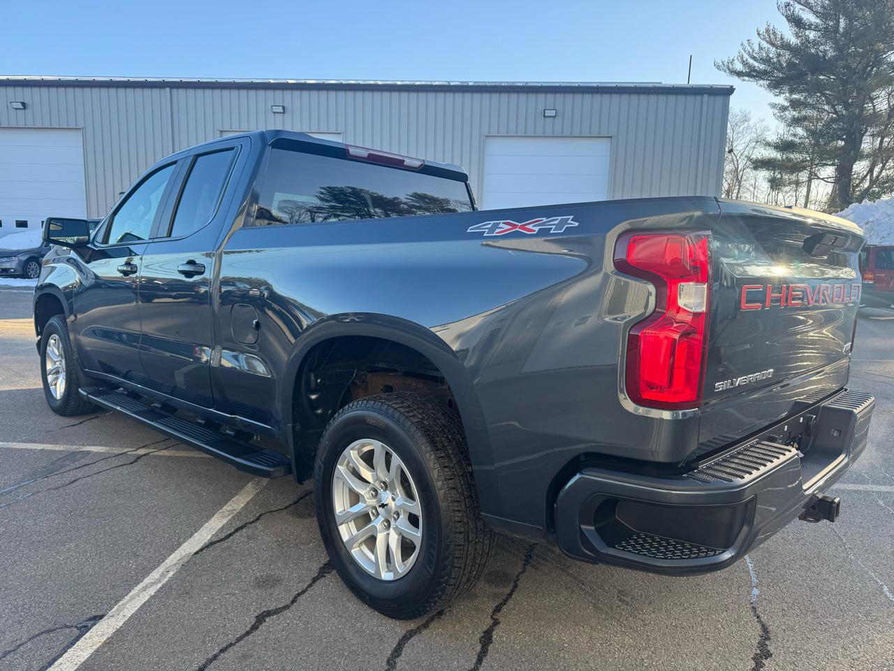 Used 2021 Chevrolet Silverado 1500 RST image 2