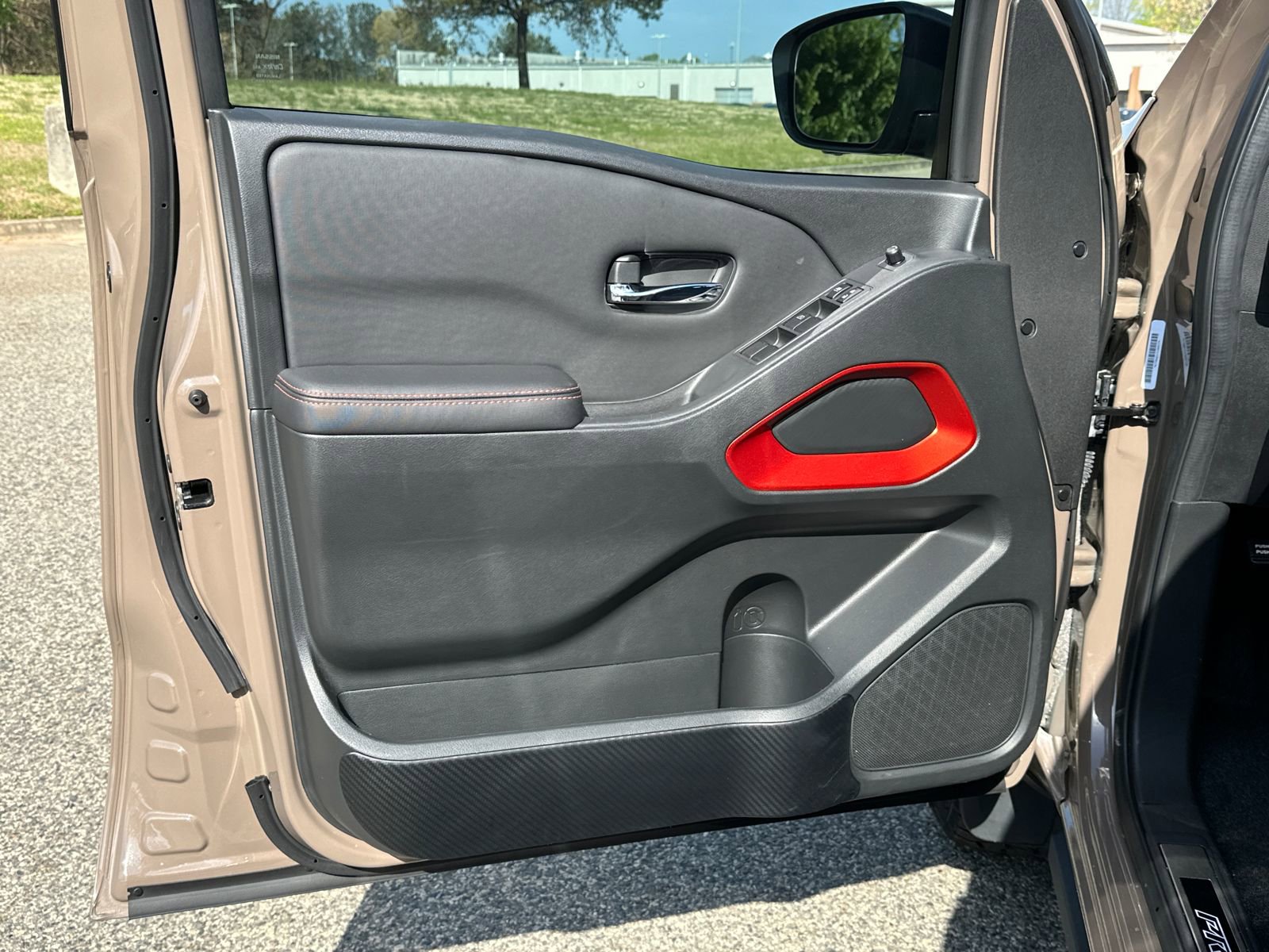 Used 2023 Nissan Frontier PRO-4X w/ Pro Convenience Package image 8