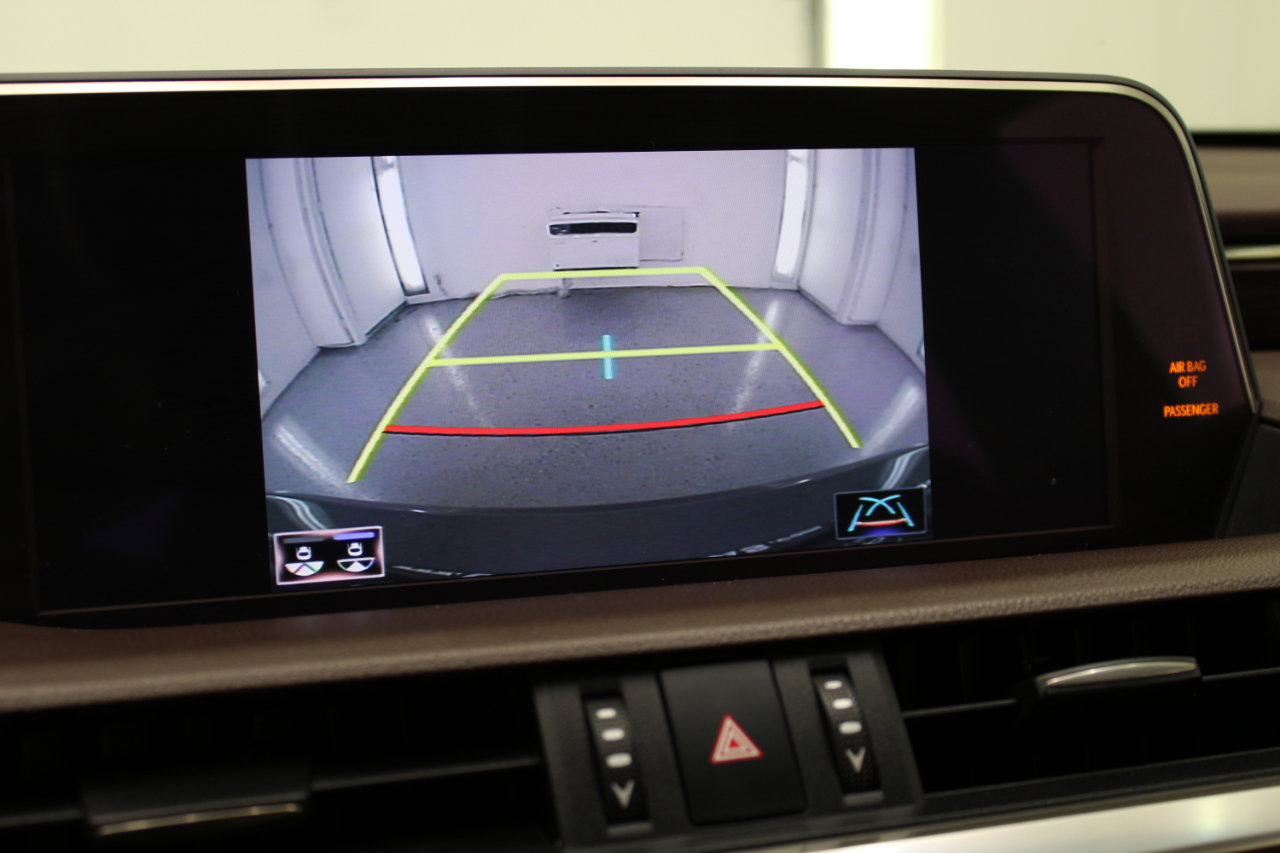 Used 2021 Lexus ES 300h w/ Premium Package image 58