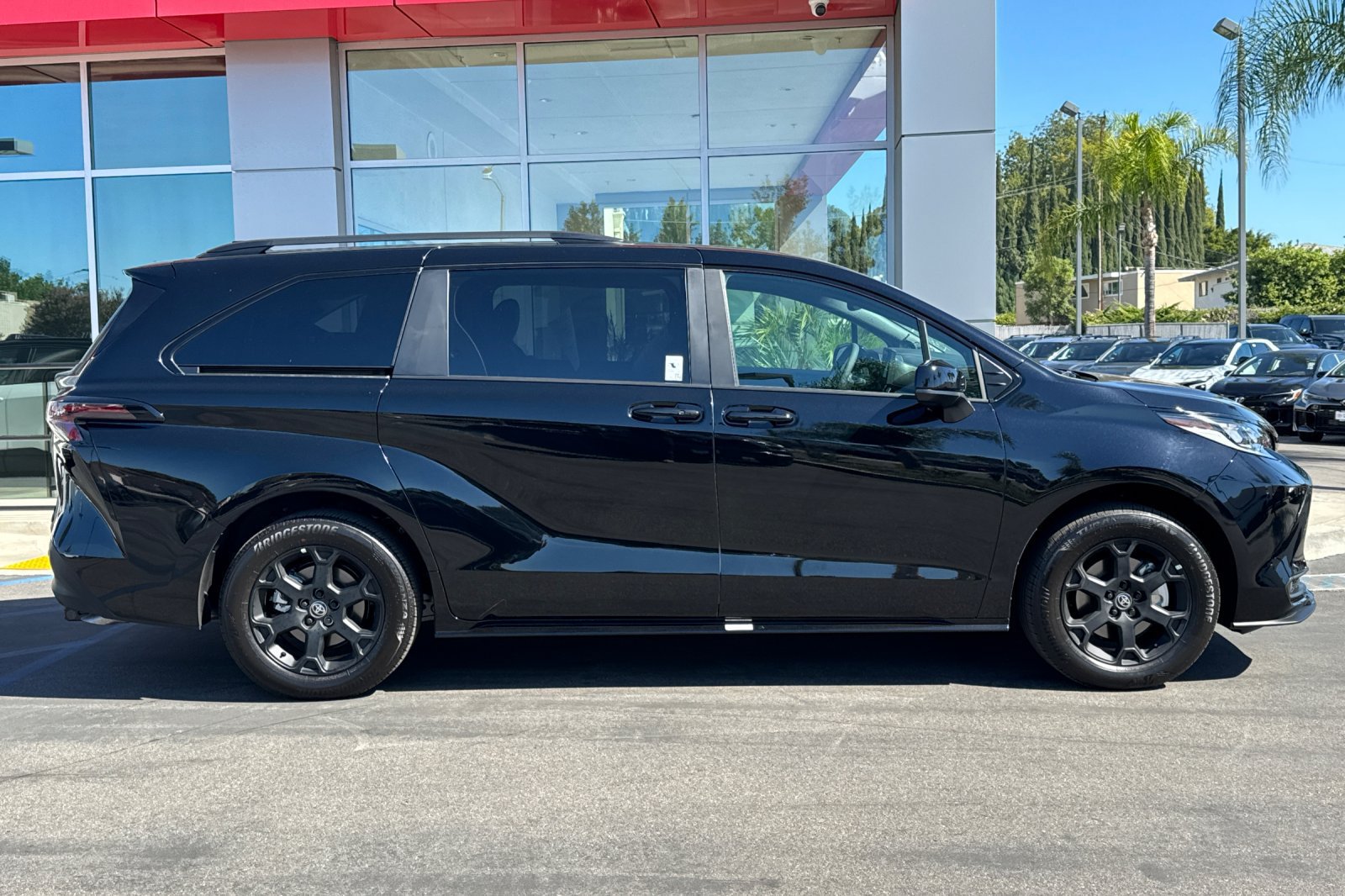 Certified 2026 Toyota Sienna XLE Woodland Edition AWD/4WD image 4