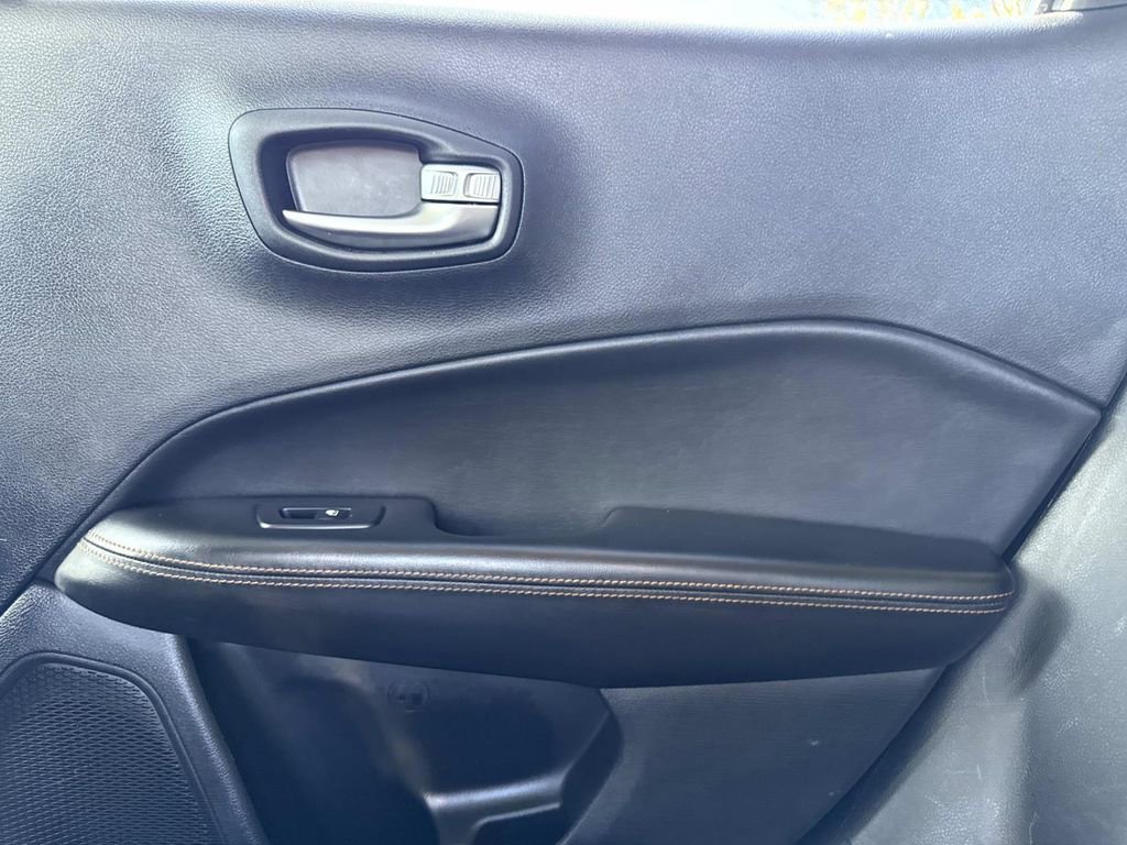 Used 2020 Jeep Compass Limited image 15