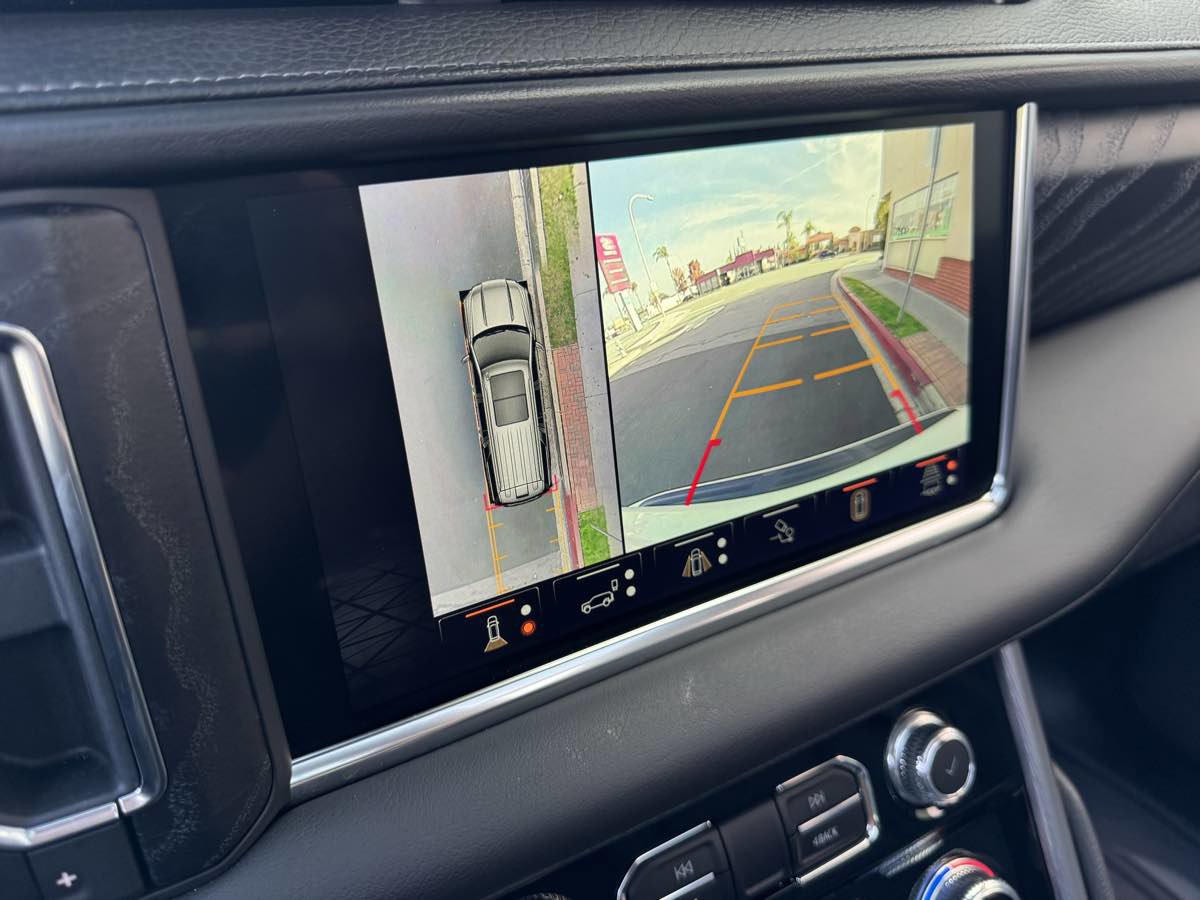 Used 2024 GMC Yukon Denali w/ Advanced Technology Package image 32