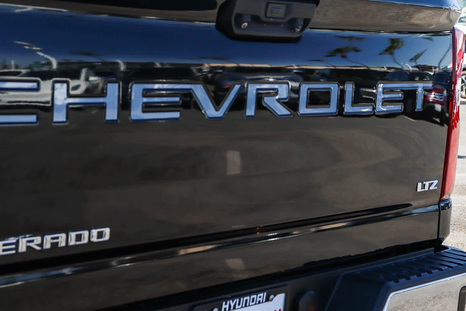 Used 2021 Chevrolet Silverado 2500 LTZ w/ LTZ Premium Package image 9