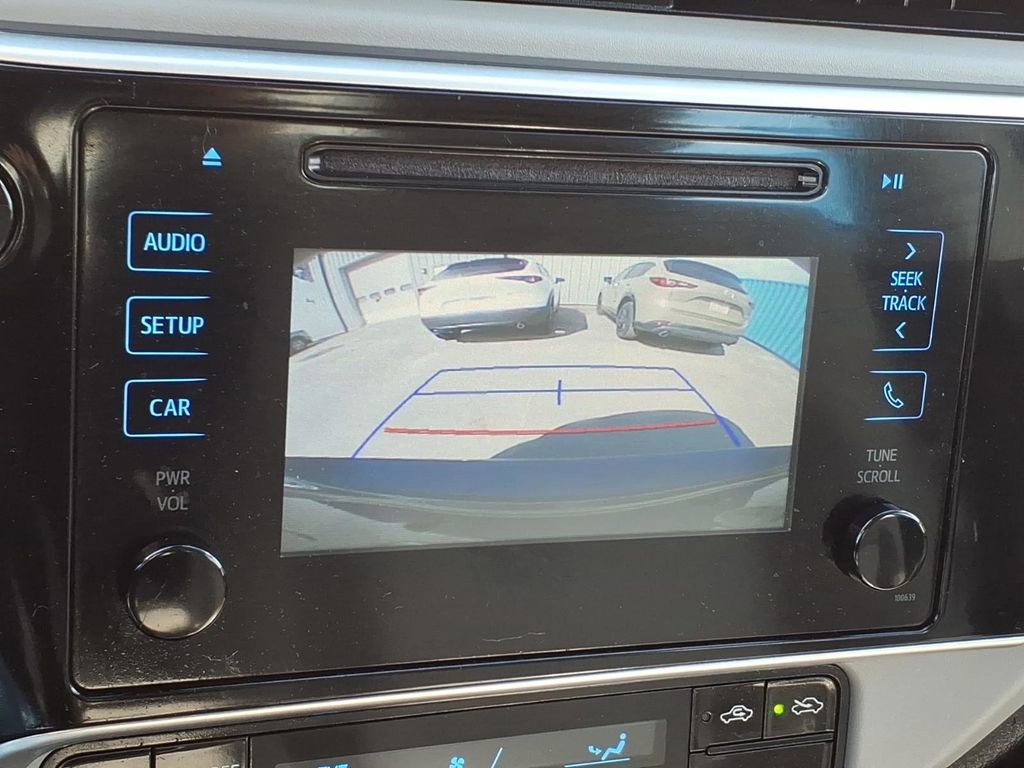 Used 2017 Toyota Corolla LE w/ Carpet Mat Package (TMS) FWD image 24