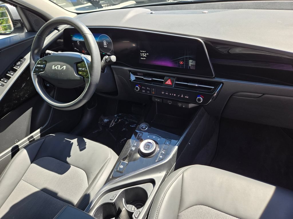 Used 2024 Kia Niro Wind w/ Wind Preserve Package FWD image 11