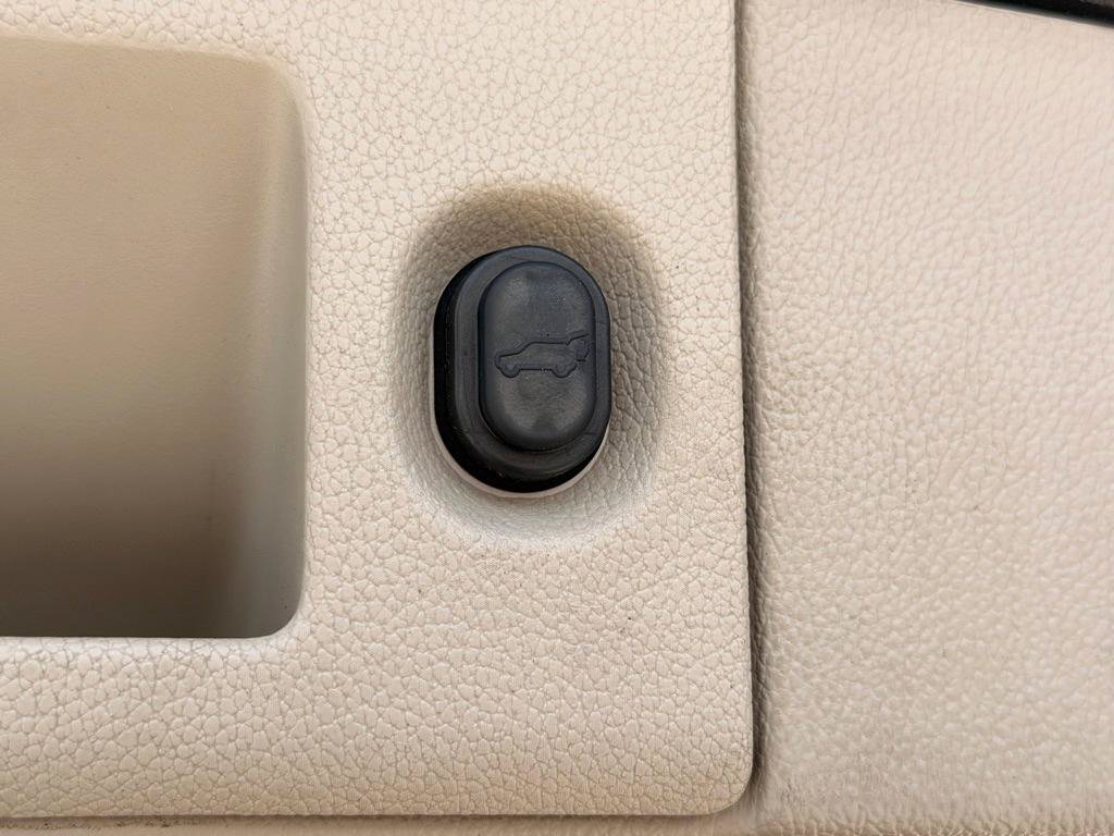 Used 2020 Cadillac Escalade ESV Luxury w/ Escalade Sport Edition AWD/4WD image 9
