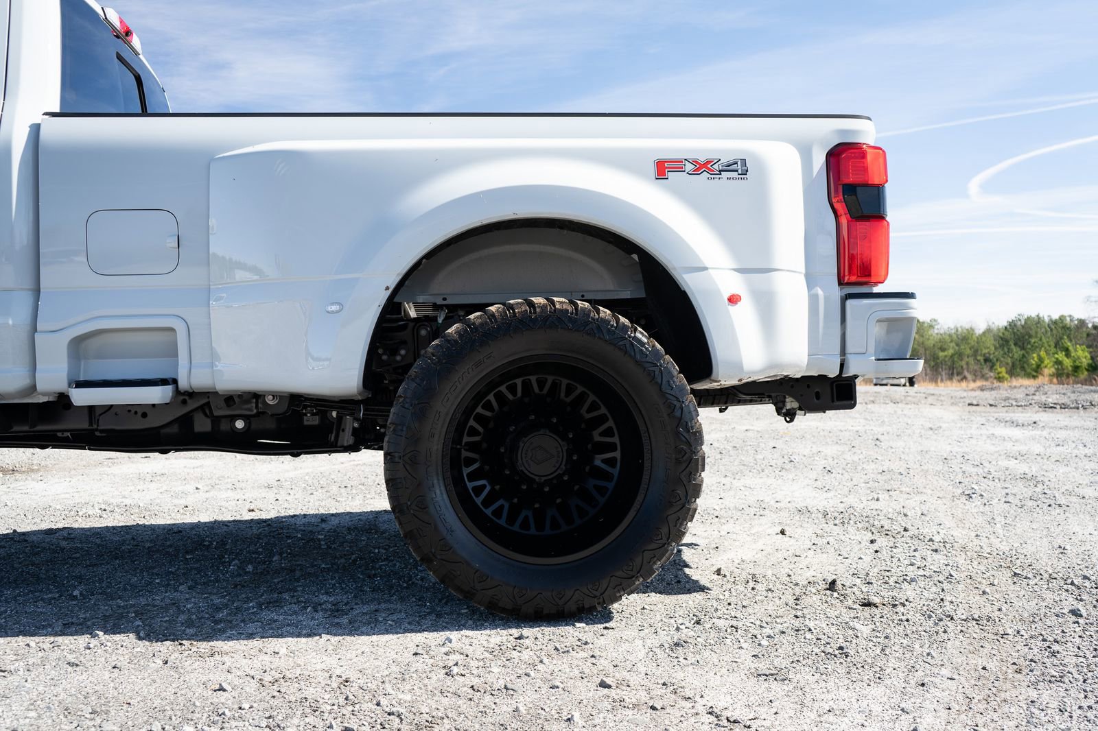 Used 2026 Ford F450 Platinum w/ FX4 Off-Road Package image 16