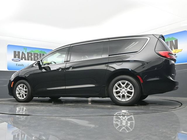 Used 2025 Chrysler Pacifica Select image 21
