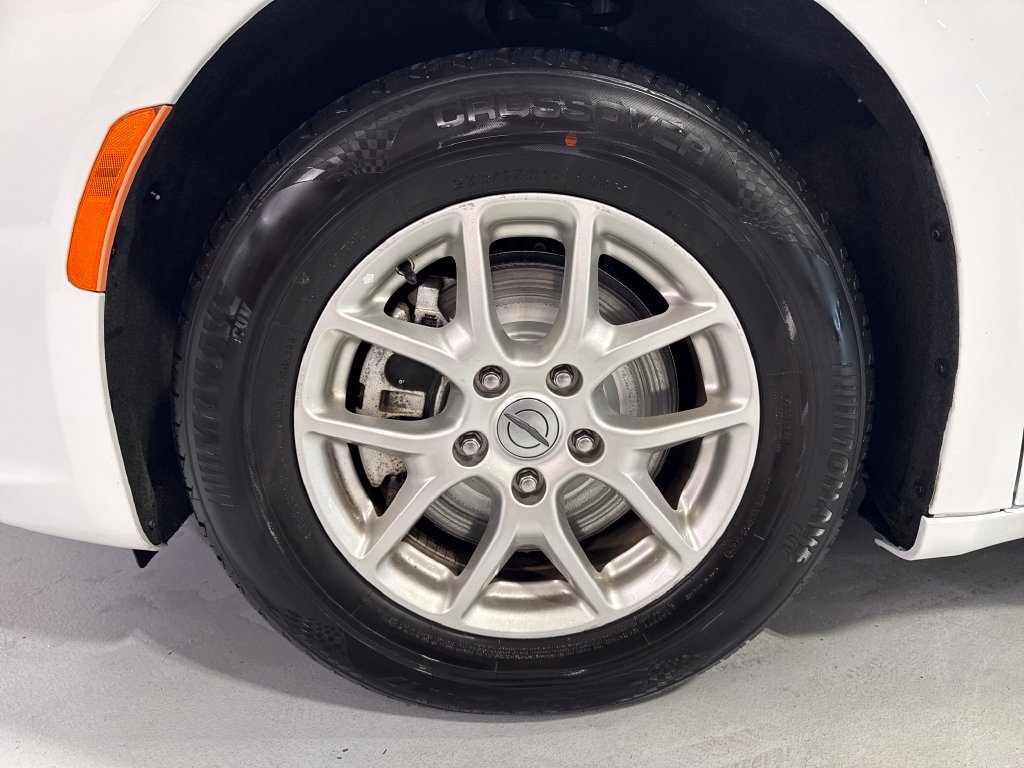 Used 2023 Chrysler Pacifica Touring-L FWD image 46