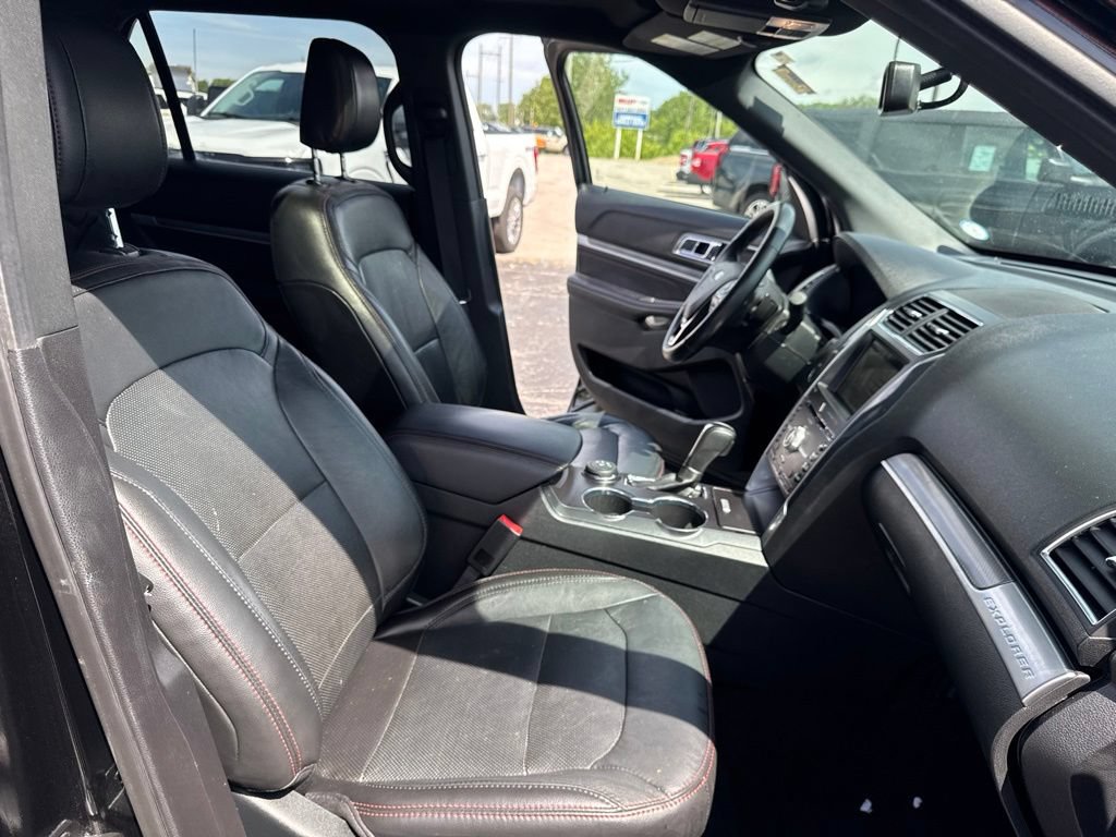 Used 2018 Ford Explorer Sport AWD/4WD image 32
