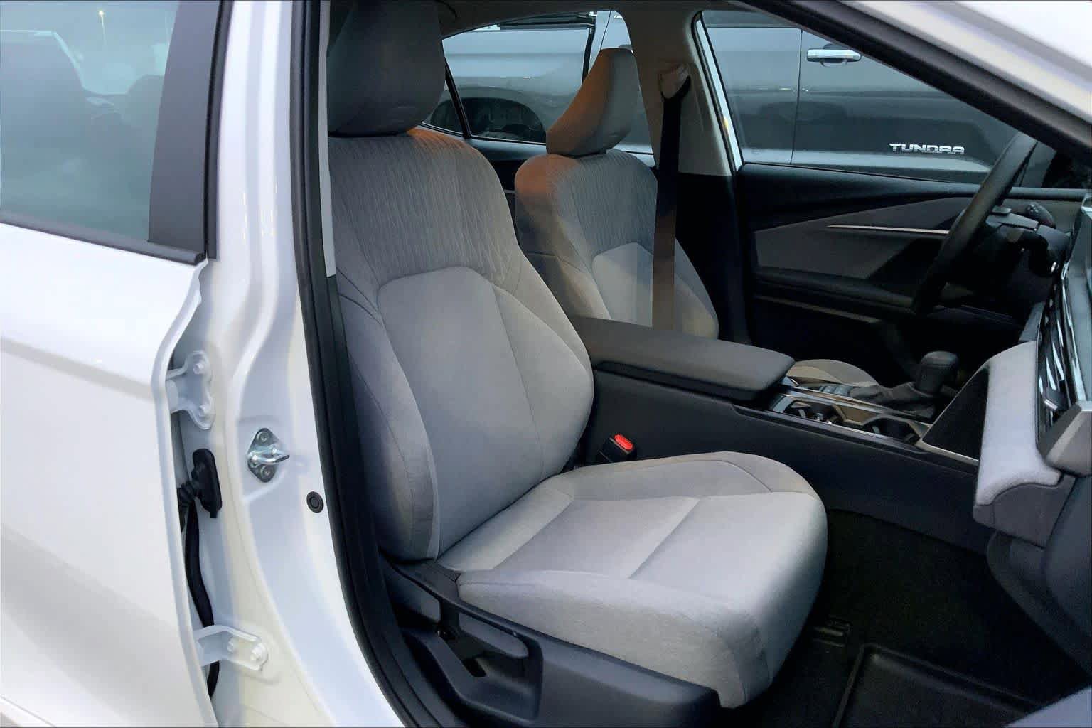 Used 2025 Toyota Camry LE w/ Convenience Package image 9