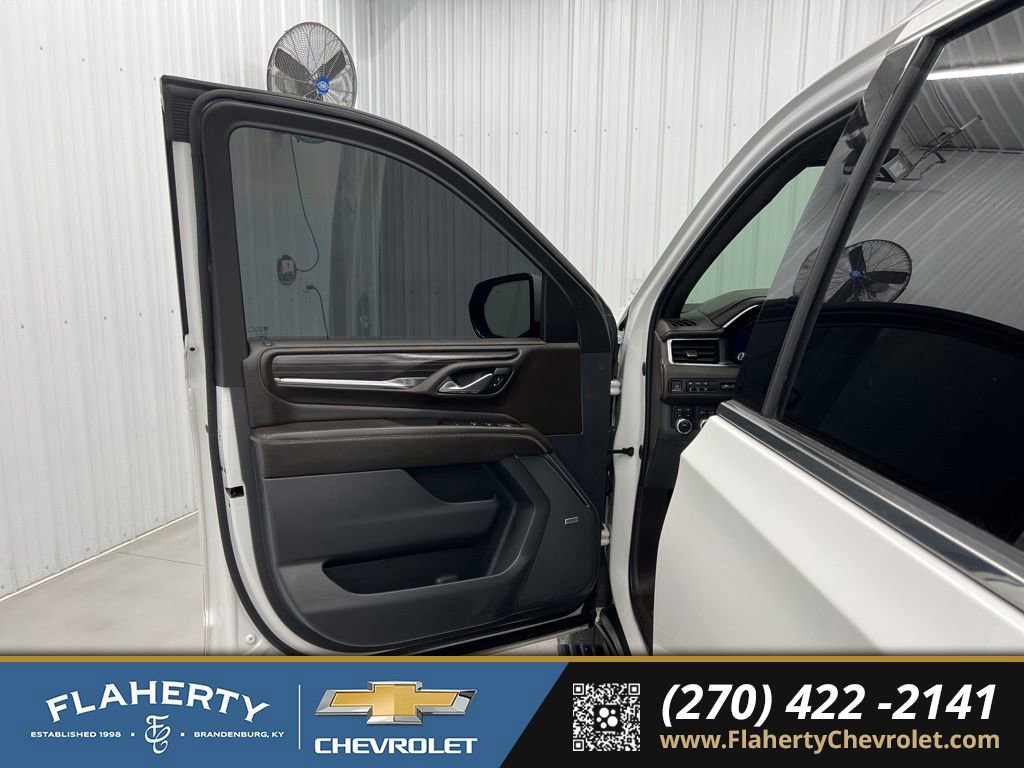 Used 2023 GMC Yukon XL Denali image 8