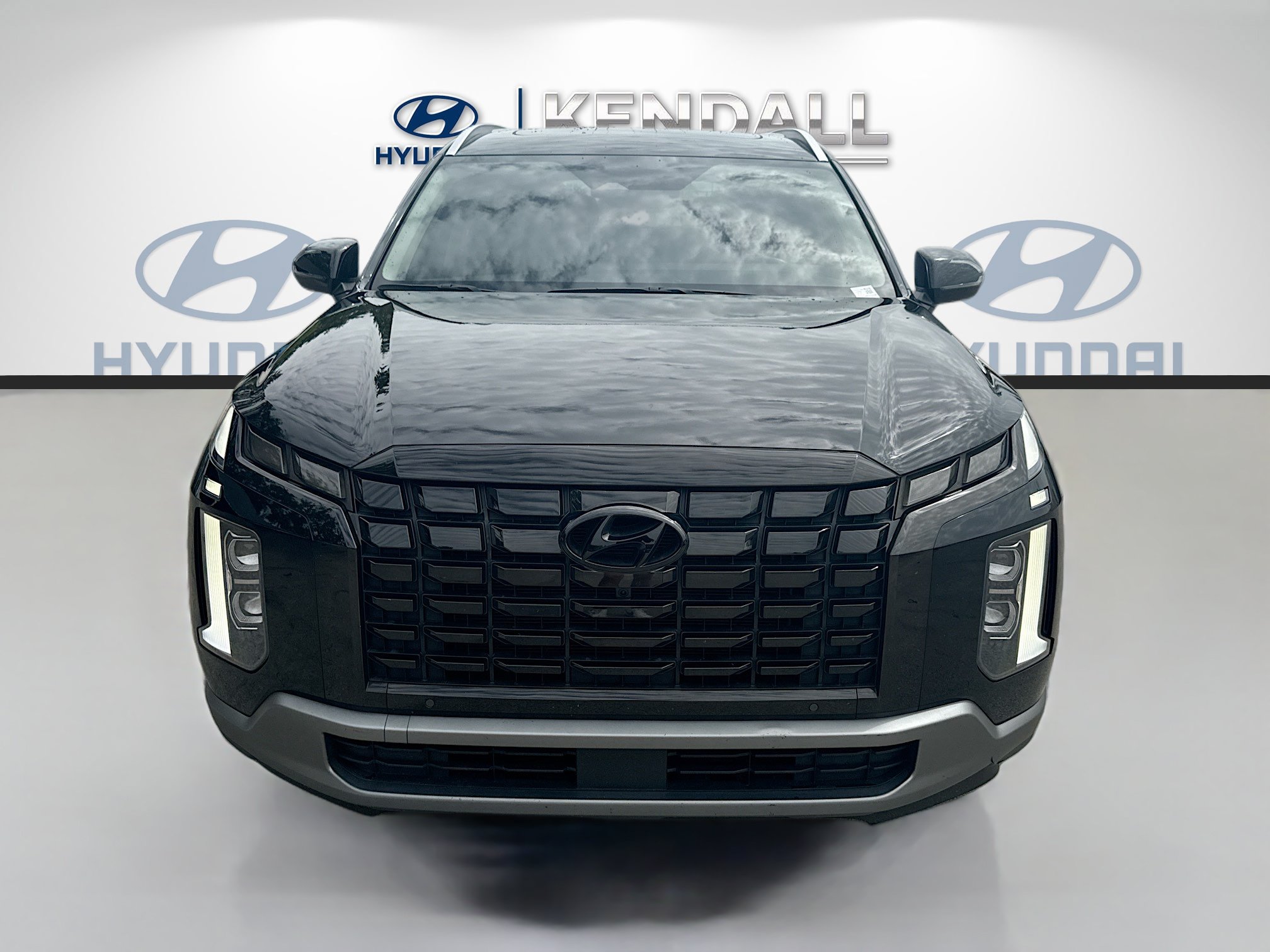 Used 2023 Hyundai Palisade SEL w/ Premium Package FWD image 2