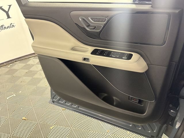 New 2026 Lincoln Aviator 2WD w/ Jet Appearance Package image 16