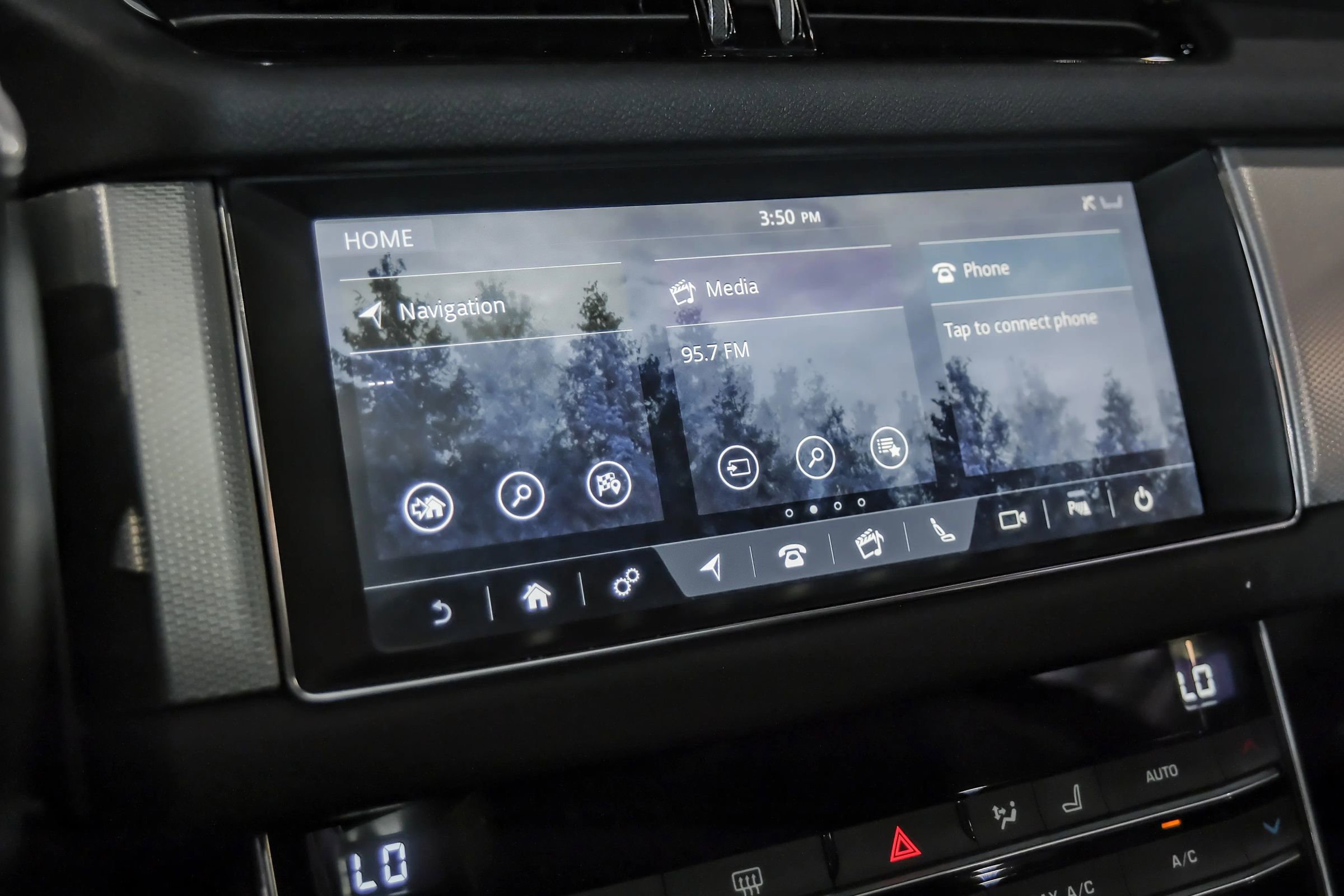 Used 2020 Jaguar XF Prestige image 26