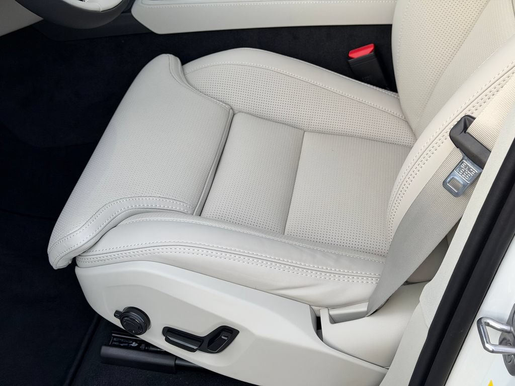 New 2026 Volvo XC90 T8 Ultra AWD/4WD image 16