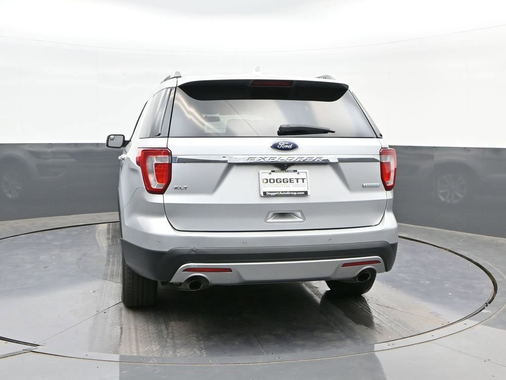 Used 2017 Ford Explorer XLT FWD image 8