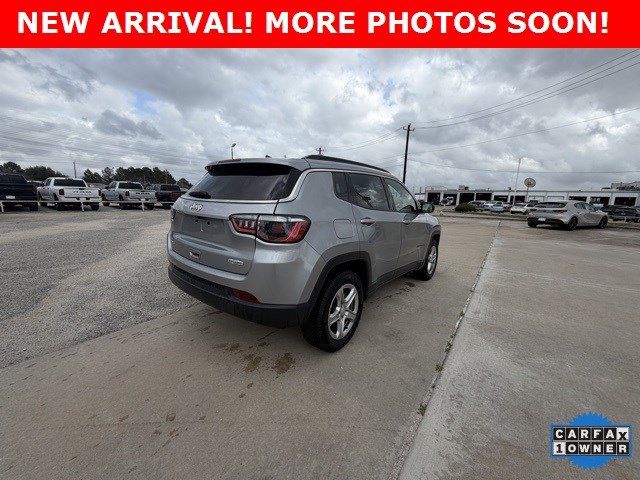 Used 2024 Jeep Compass Latitude image 3