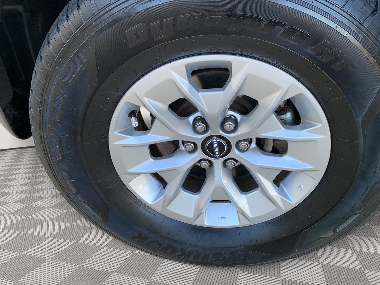 Used 2024 Nissan Frontier SV image 21