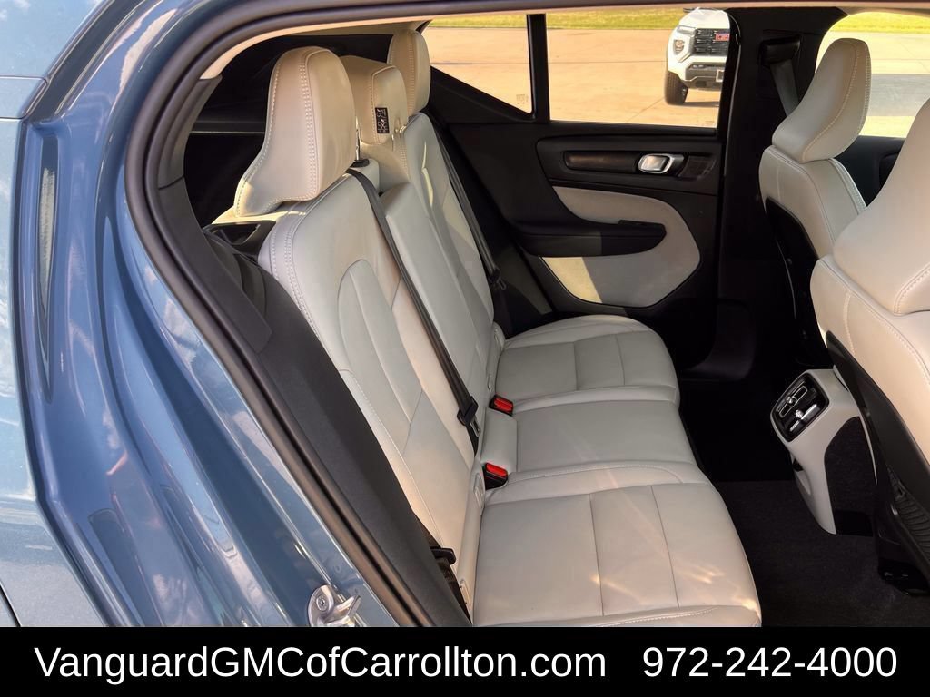 Used 2024 Volvo XC40 B5 Ultimate w/ Protection Package Premier AWD/4WD image 37