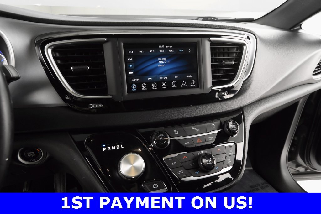 Used 2020 Chrysler Pacifica Touring w/ S Appearance Package image 33